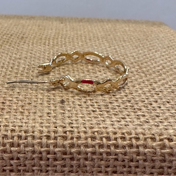 NWT Monet Earrings.   Gold tone cut-out hoops - hypoallergenic - Leverback close - Picture 6 of 8